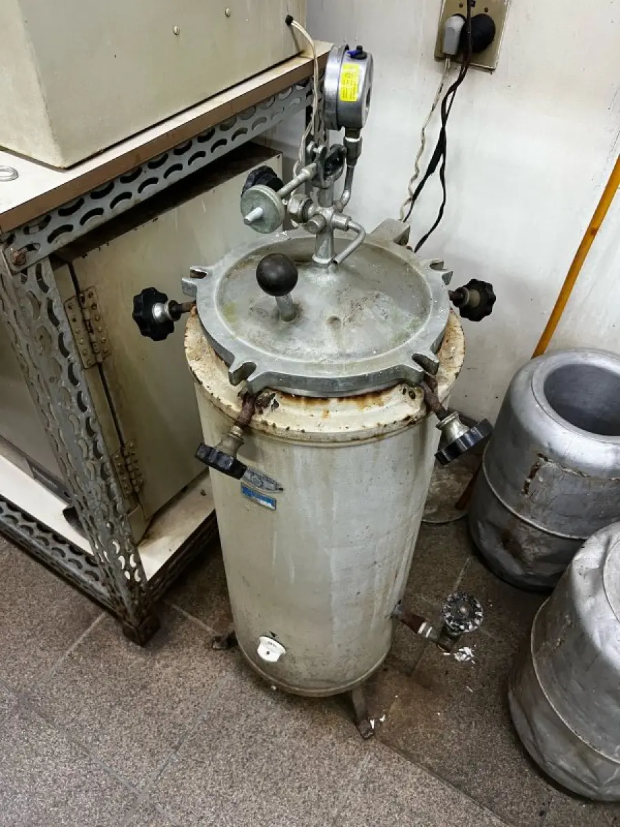 LOTE 016 - Laboratório