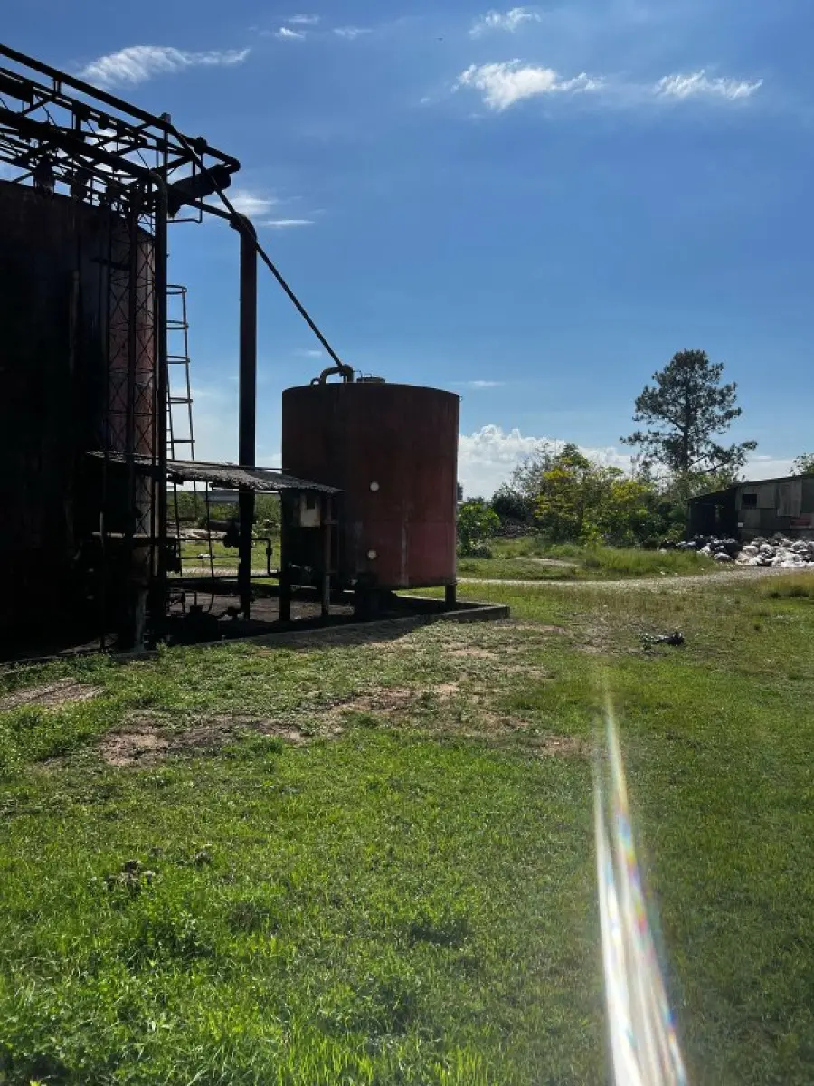 LOTE 004 - Pátio atrás derivados