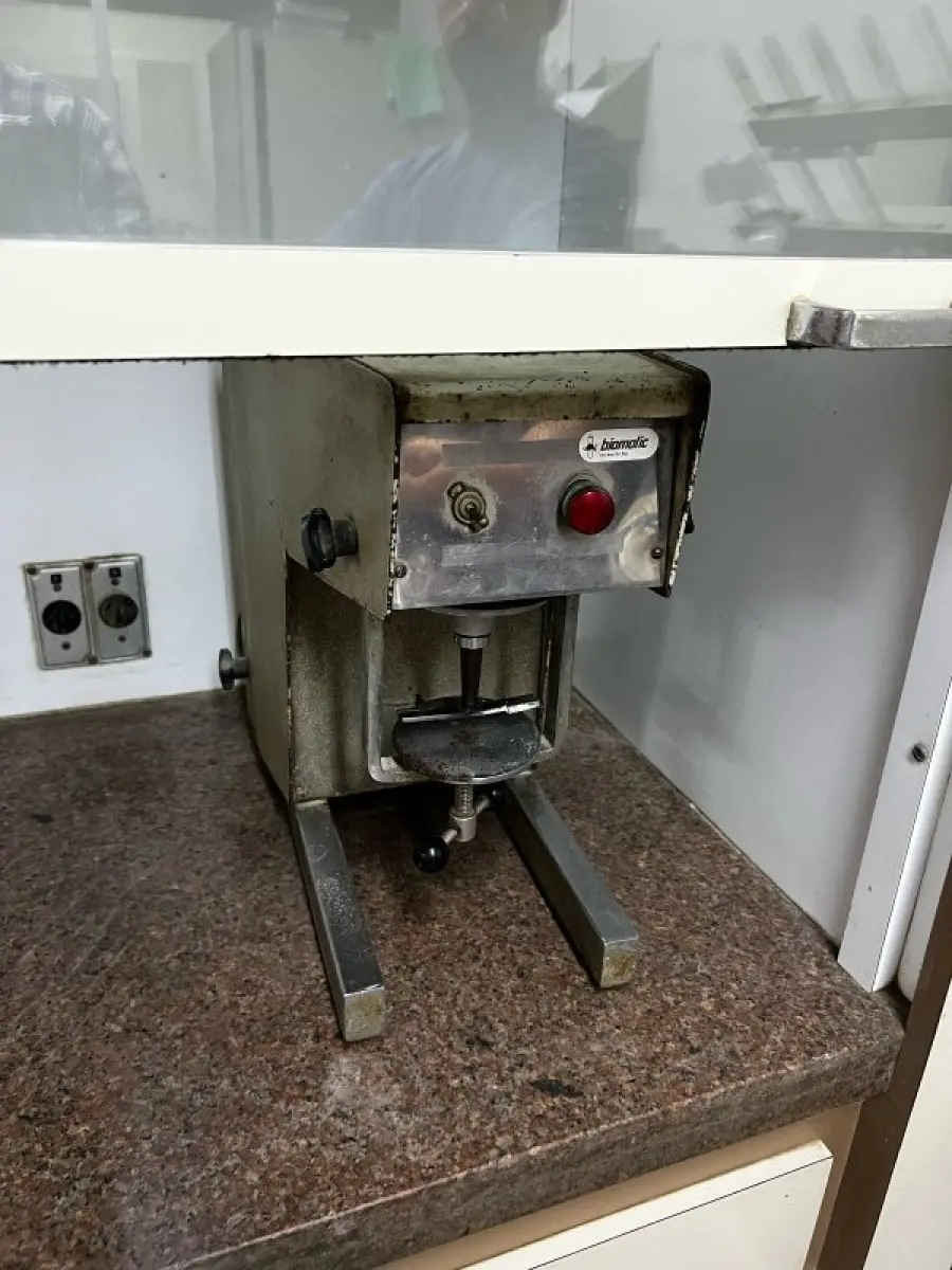 LOTE 016 - Laboratório