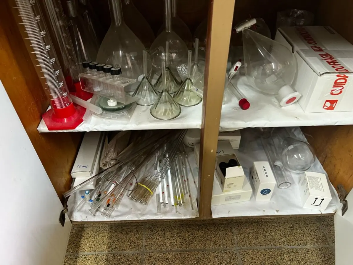 LOTE 016 - Laboratório