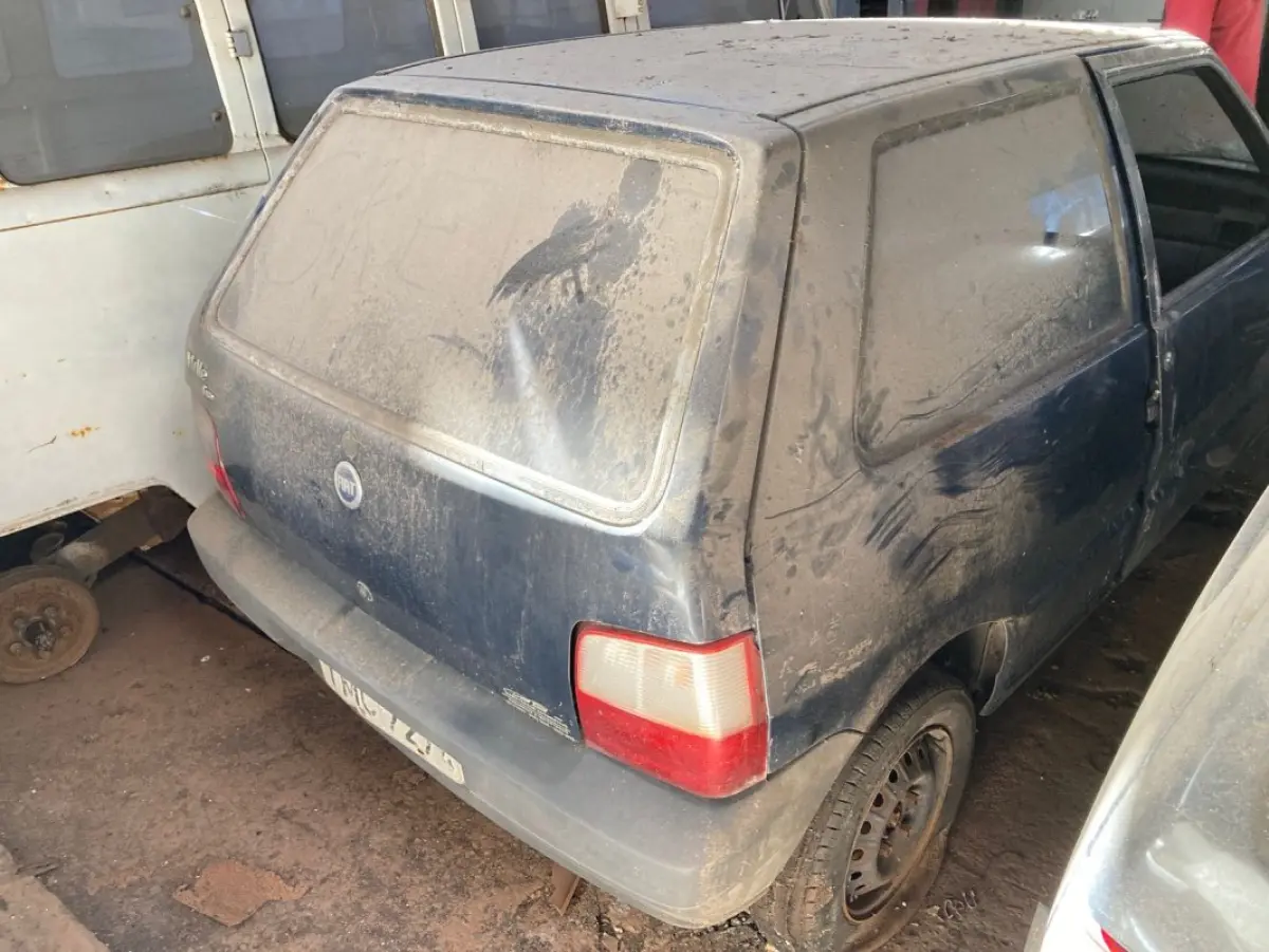 LOTE 035 - Fiat Uno Mille Fire, fabricação/modelo 2004/2005, cor azul