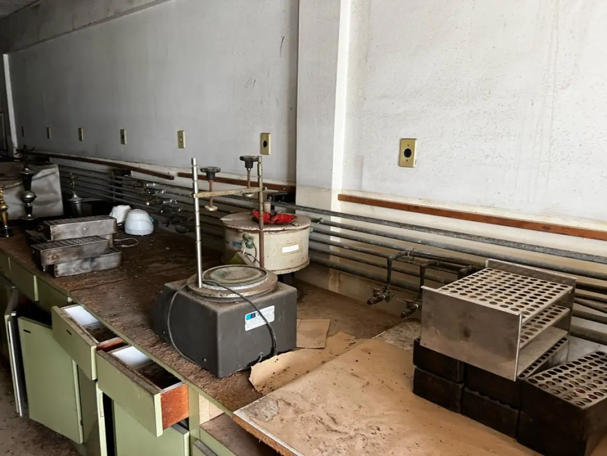 LOTE 016 - Laboratório