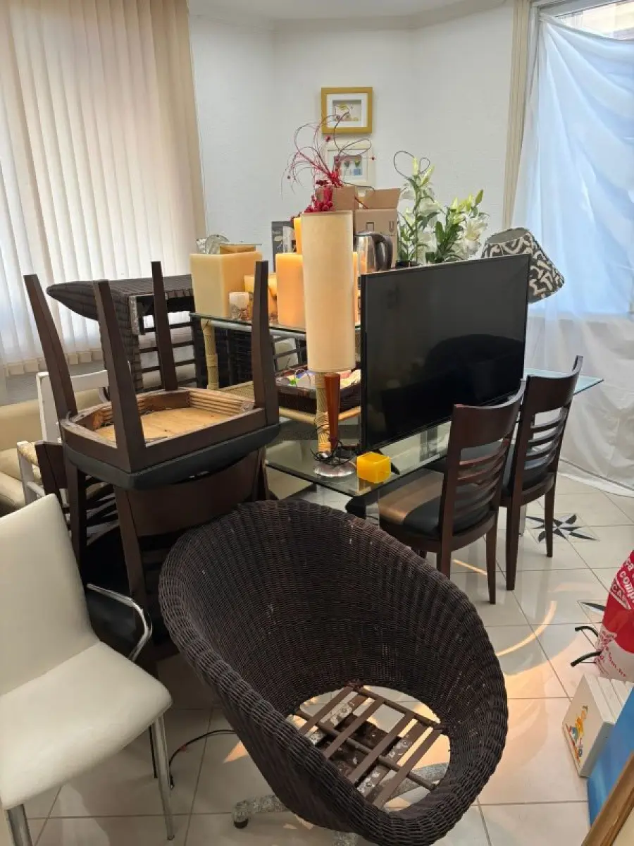 LOTE 000 - Lote de moveis para casa