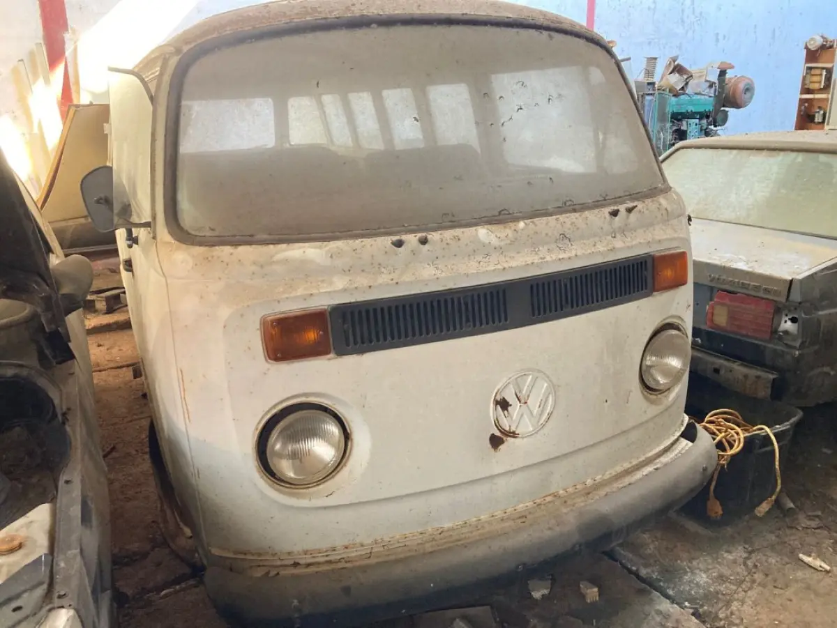 LOTE 037 - VW/Kombi, fabricação/modelo 1989/1989, cor branca
