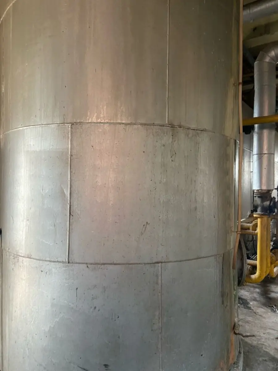 LOTE 027 - Tanque oleo