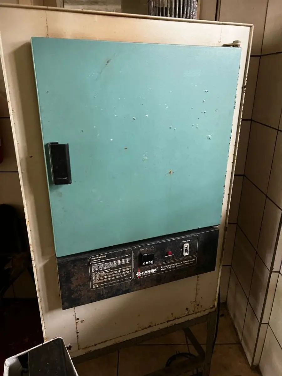 LOTE 016 - Laboratório