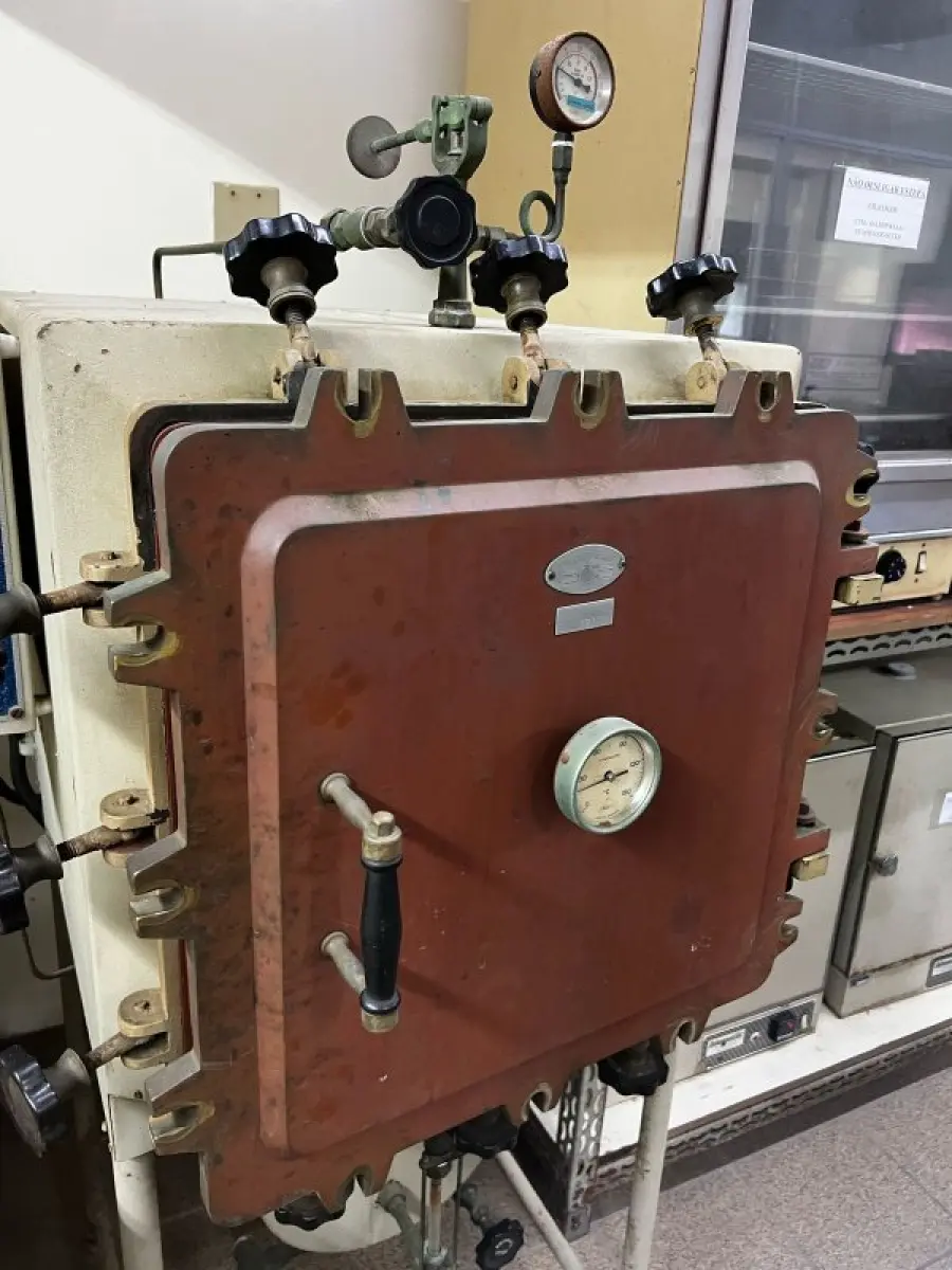 LOTE 016 - Laboratório