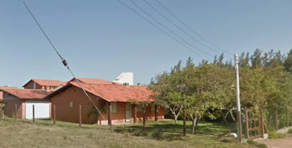 LOTE 000 - O imóvel na Rua Rene nº 101, Praia dos Coqueiros, Xangri-lá, entre as praias Noiva do Mar e Arpoador, constituído do lote nº 27 da quadra 03, com a área de 459,15m2