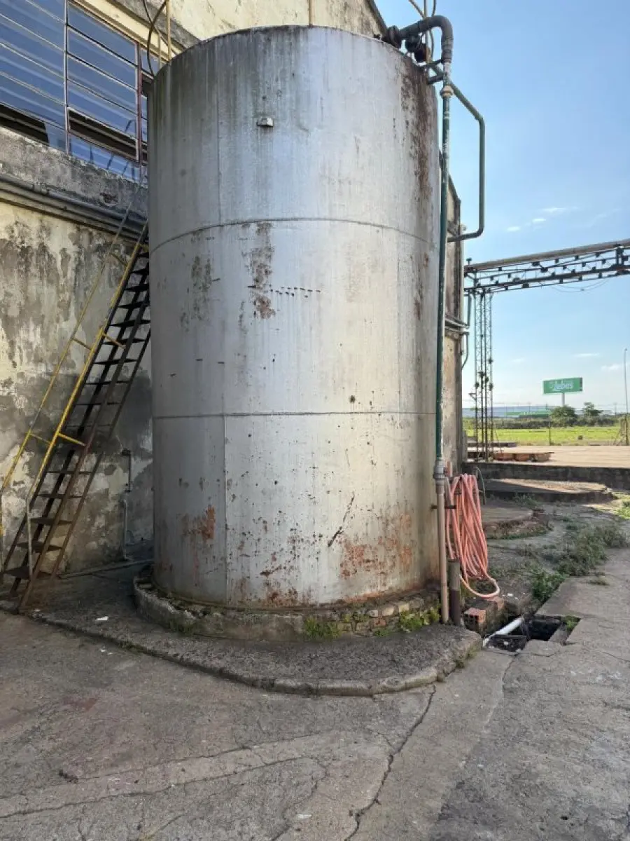 LOTE 032 - Tanques