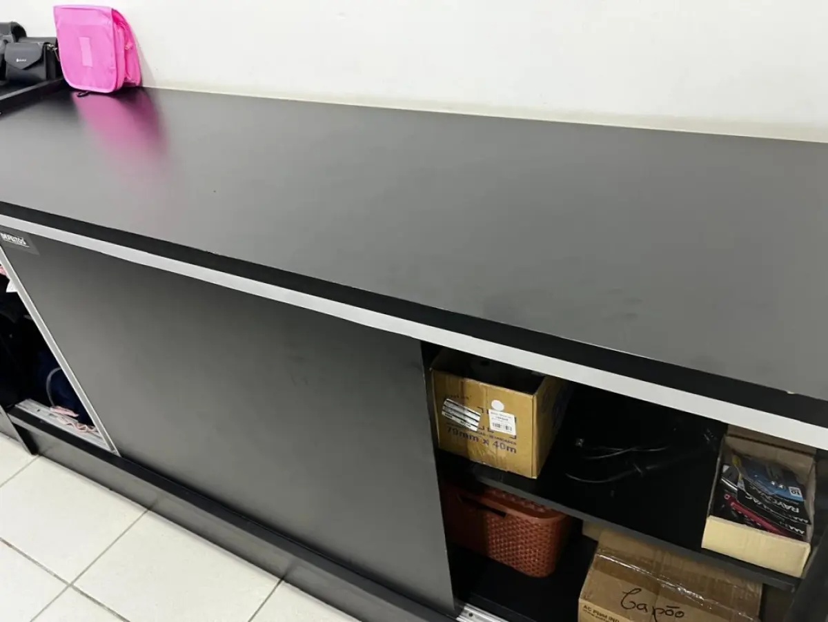 LOTE 004 - Roupas, moveis, eletrônicos