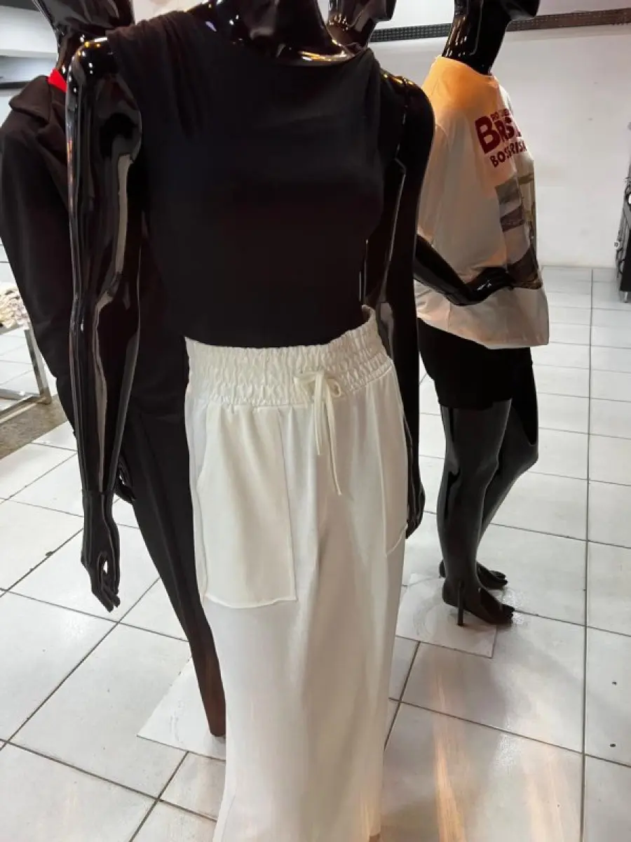 LOTE 004 - Roupas, moveis, eletrônicos