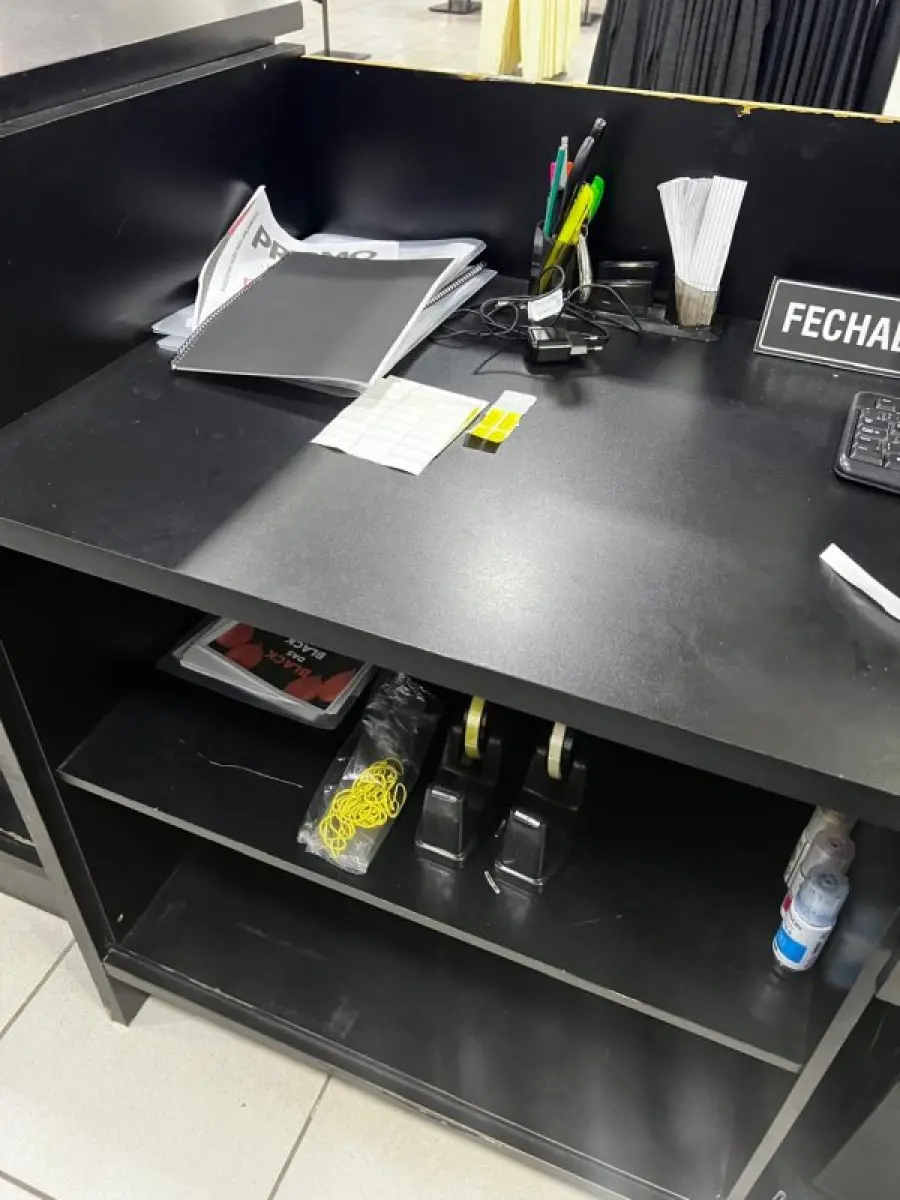 LOTE 004 - Roupas, moveis, eletrônicos