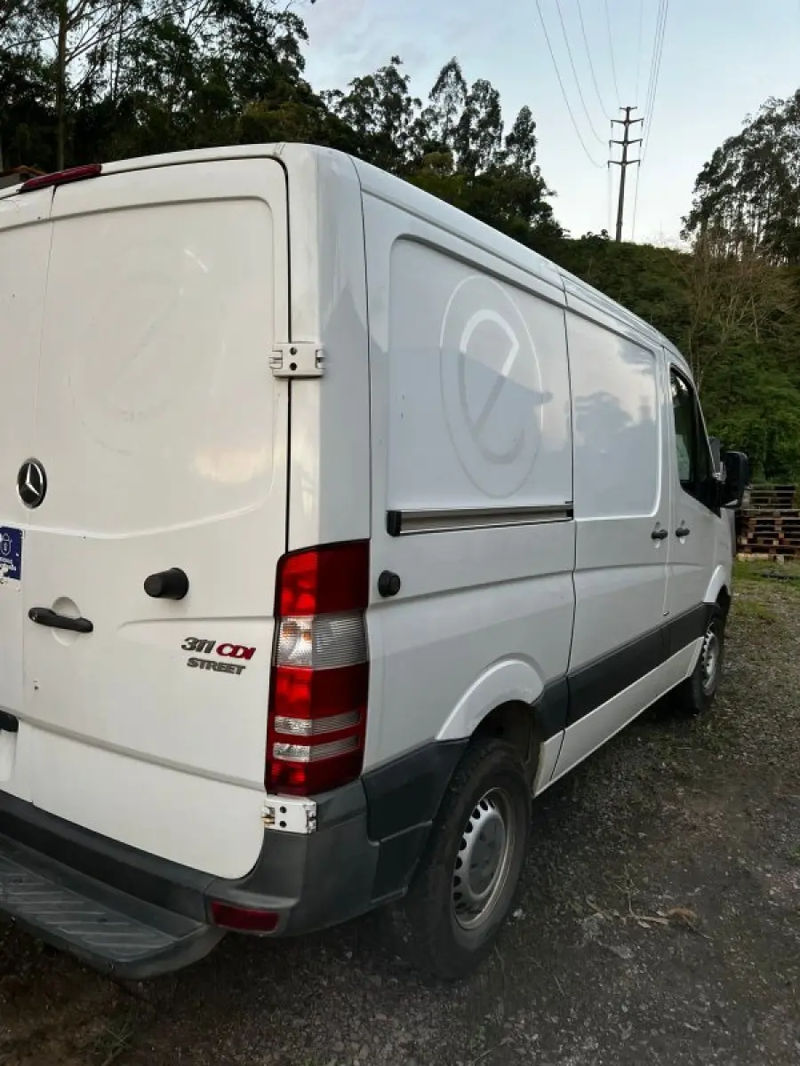 LOTE 002 - FURGÃO MERCEDES-BENZ SPRINTER 311 CDI STREET fab/mod 2014/2015