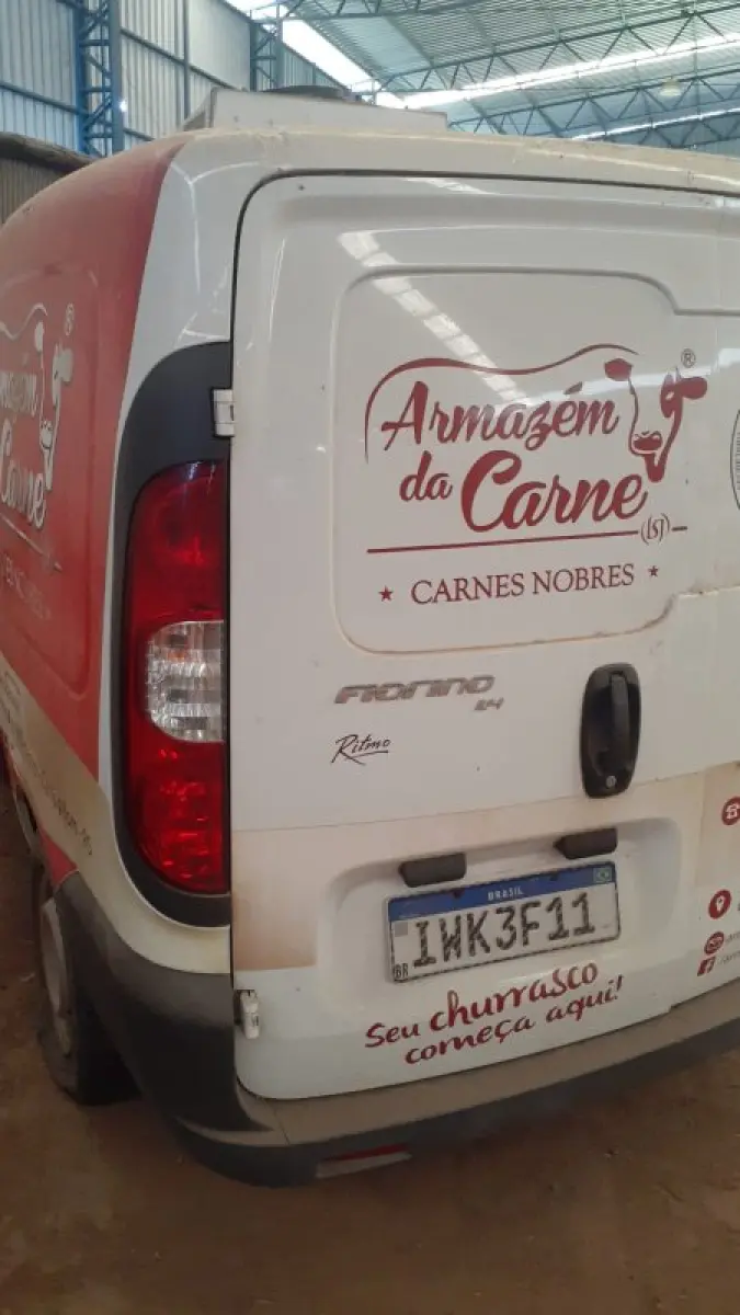 LOTE 002 - Fiat Fiorino 1.4 flex, ano 2015, branca c/ baú refrigerado