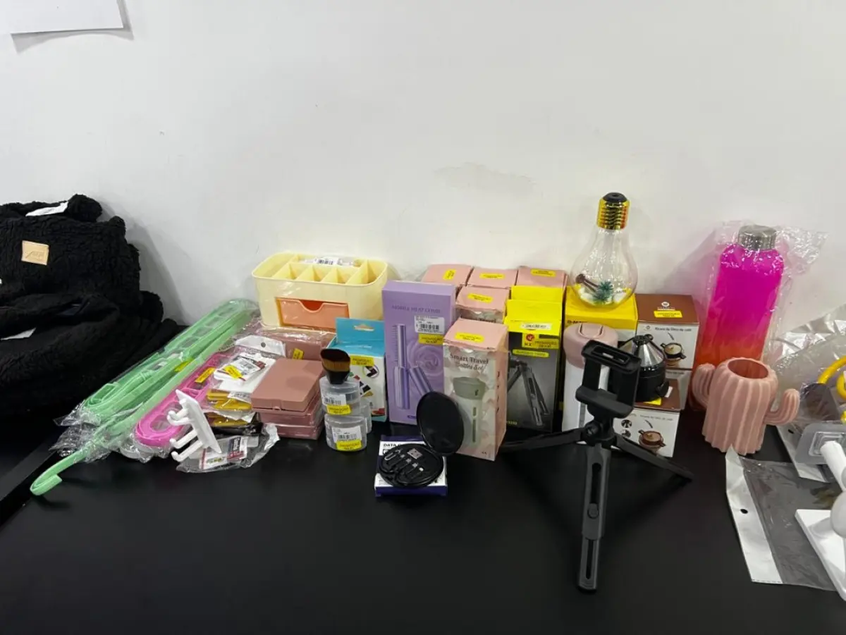 LOTE 004 - Roupas, moveis, eletrônicos