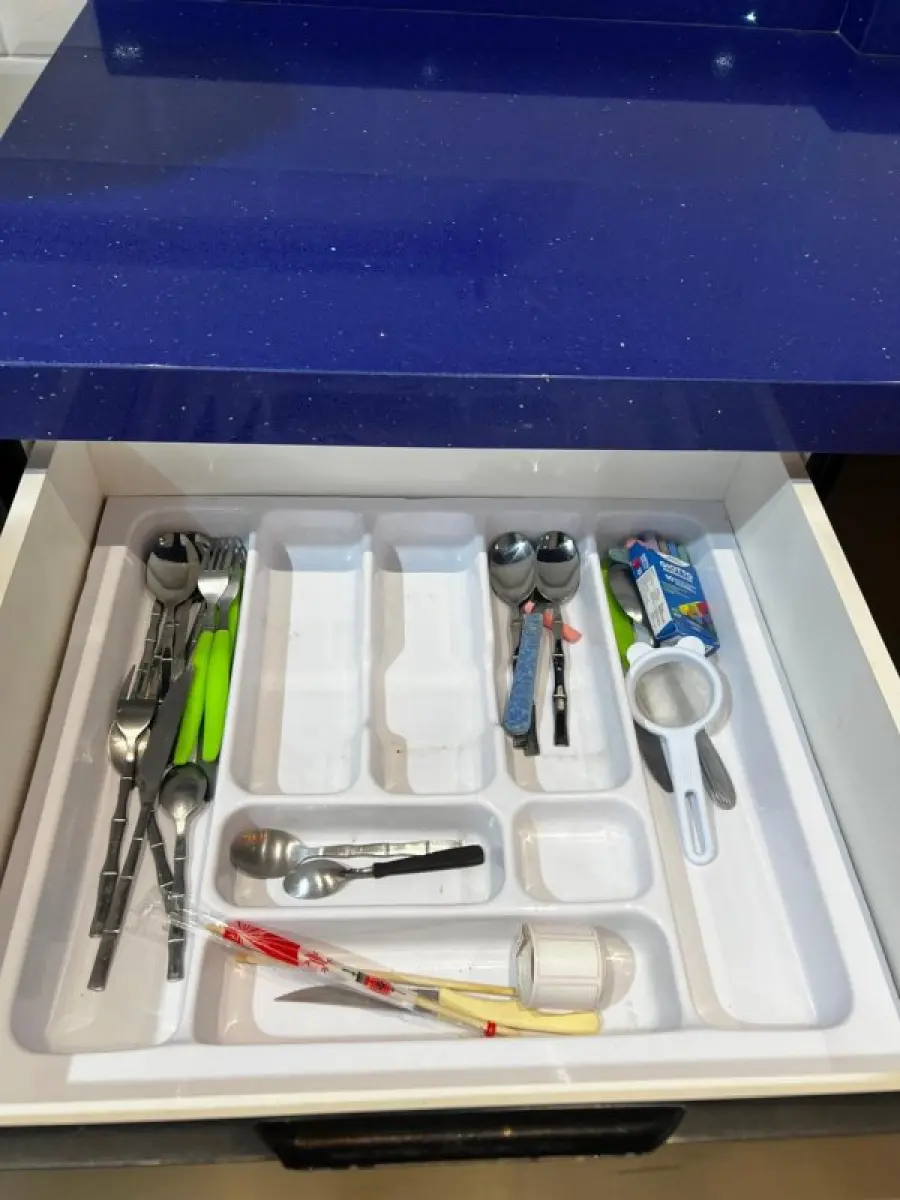 LOTE 001 - Lote englobado - CAMINHÃO MERCEDES-BENZ ATEGO 11/12; FURGÃO MERCEDES-BENZ SPRINTER 14/15 BENS MÓVEIS DIVERSOS – ITENS PARA LOJAS