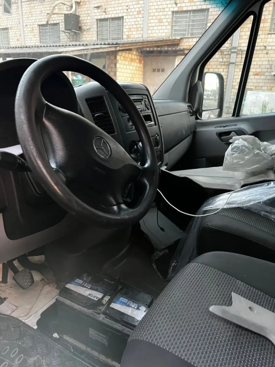LOTE 002 - FURGÃO MERCEDES-BENZ SPRINTER 311 CDI STREET fab/mod 2014/2015