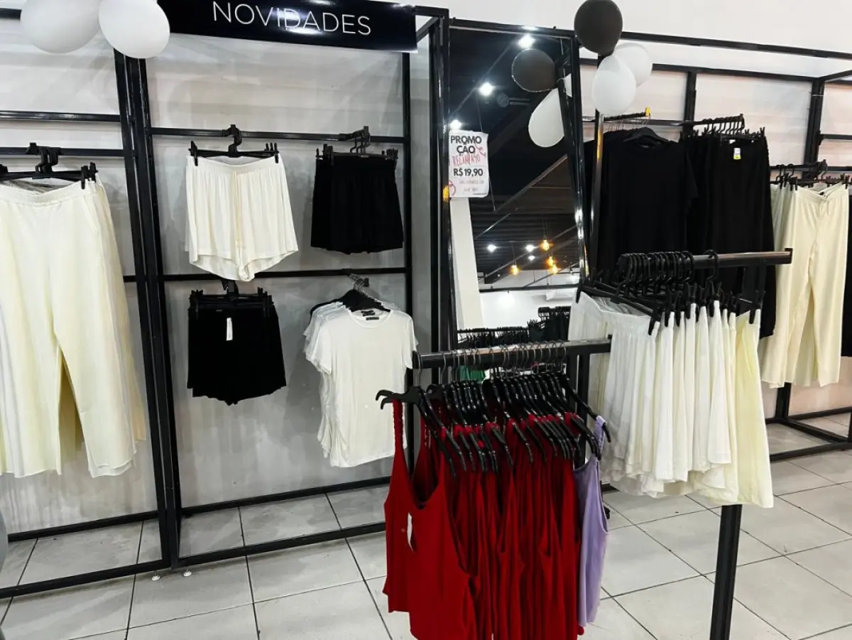 LOTE 004 - Roupas, moveis, eletrônicos