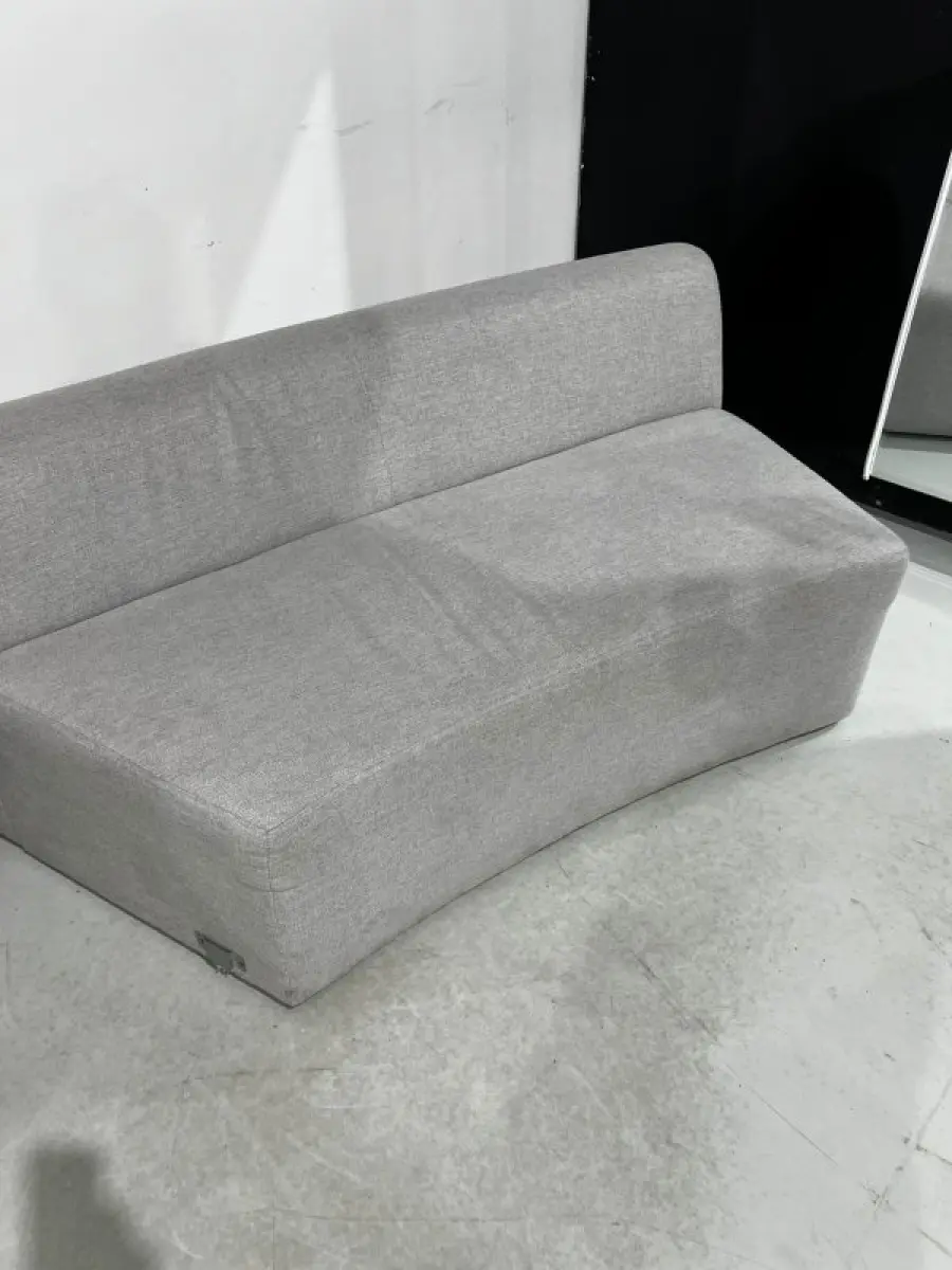 LOTE 003 - Lote de moveis, roupas