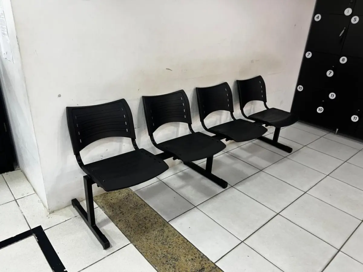 LOTE 004 - Roupas, moveis, eletrônicos