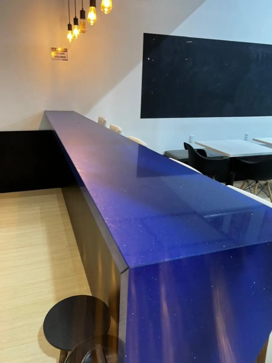 LOTE 003 - Lote de moveis, roupas