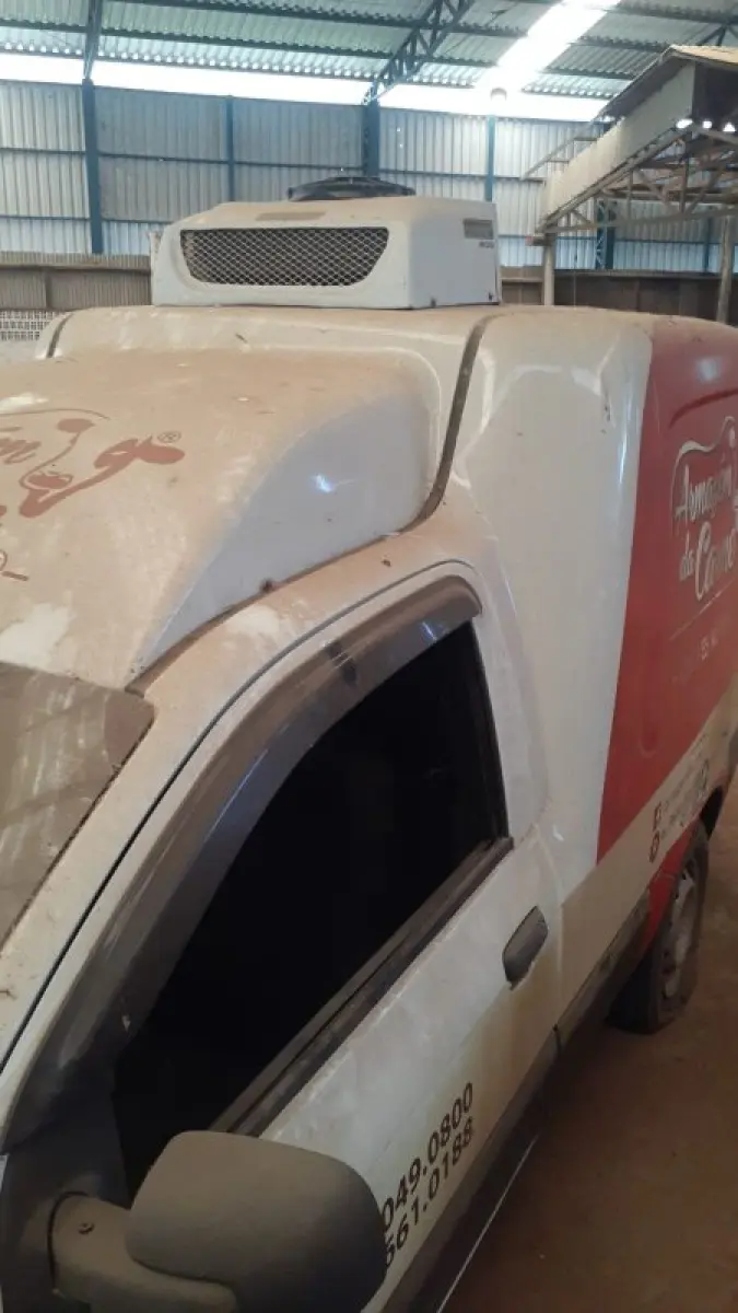 LOTE 002 - Fiat Fiorino 1.4 flex, ano 2015, branca c/ baú refrigerado