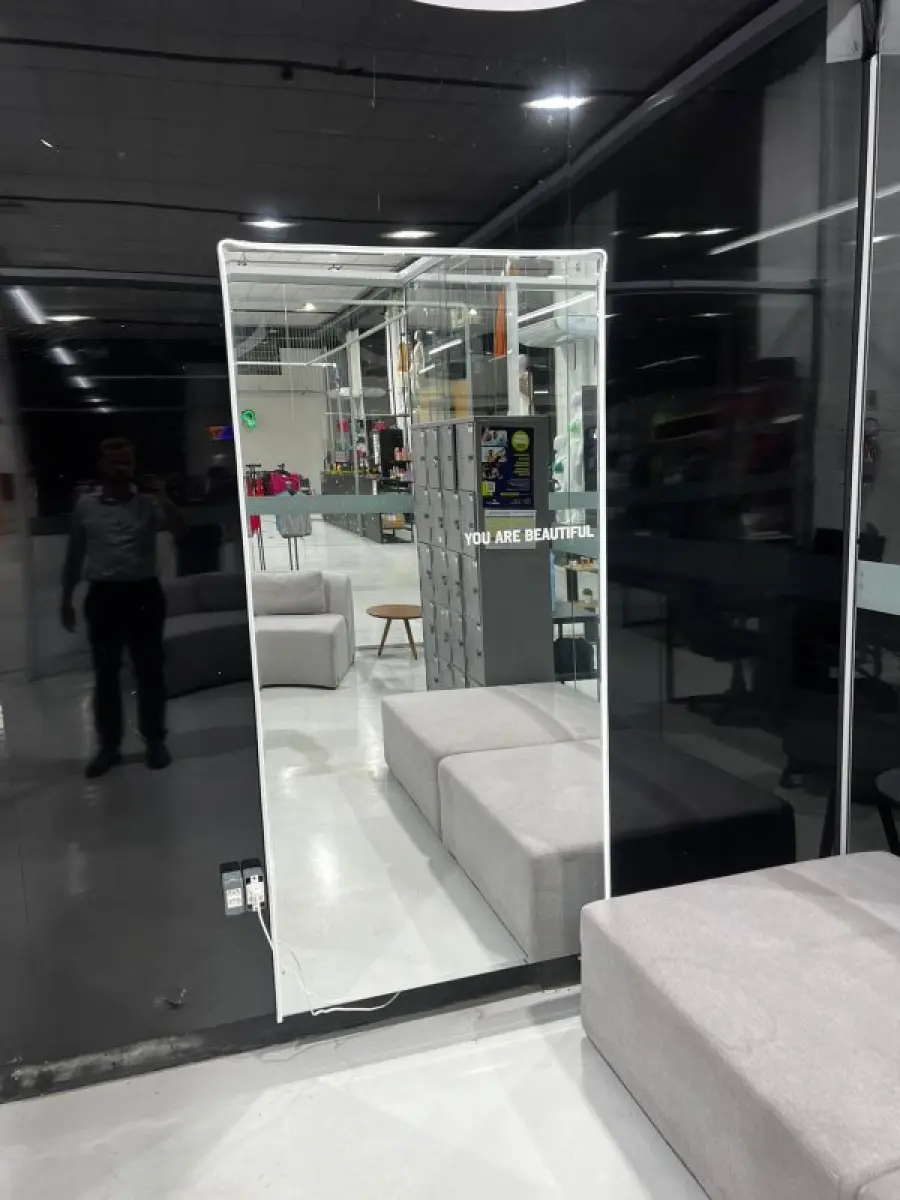 LOTE 003 - Lote de moveis, roupas