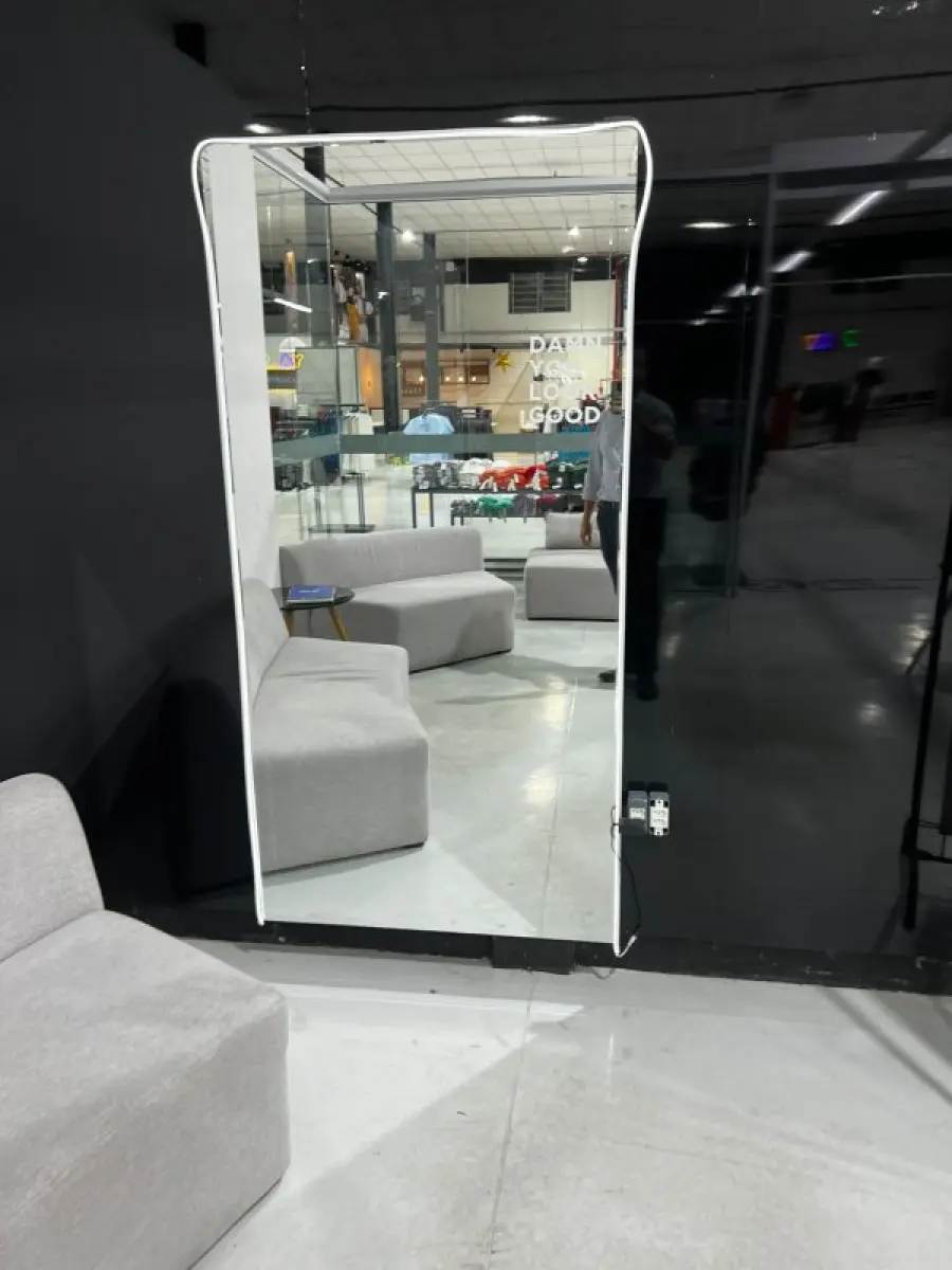 LOTE 003 - Lote de moveis, roupas