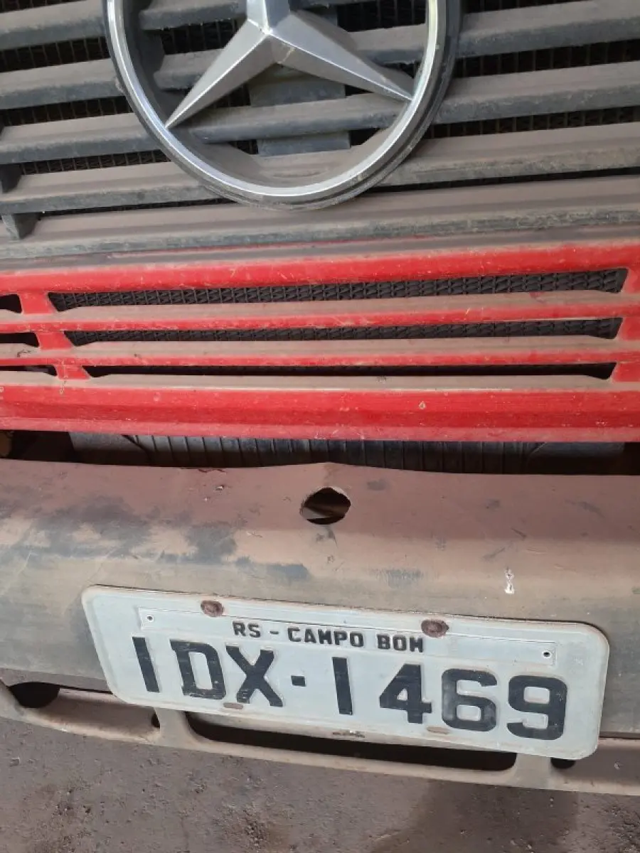 LOTE 001 - Mercedes Benz 709, ano 1991/1992, vermelho c/baú frigorifico