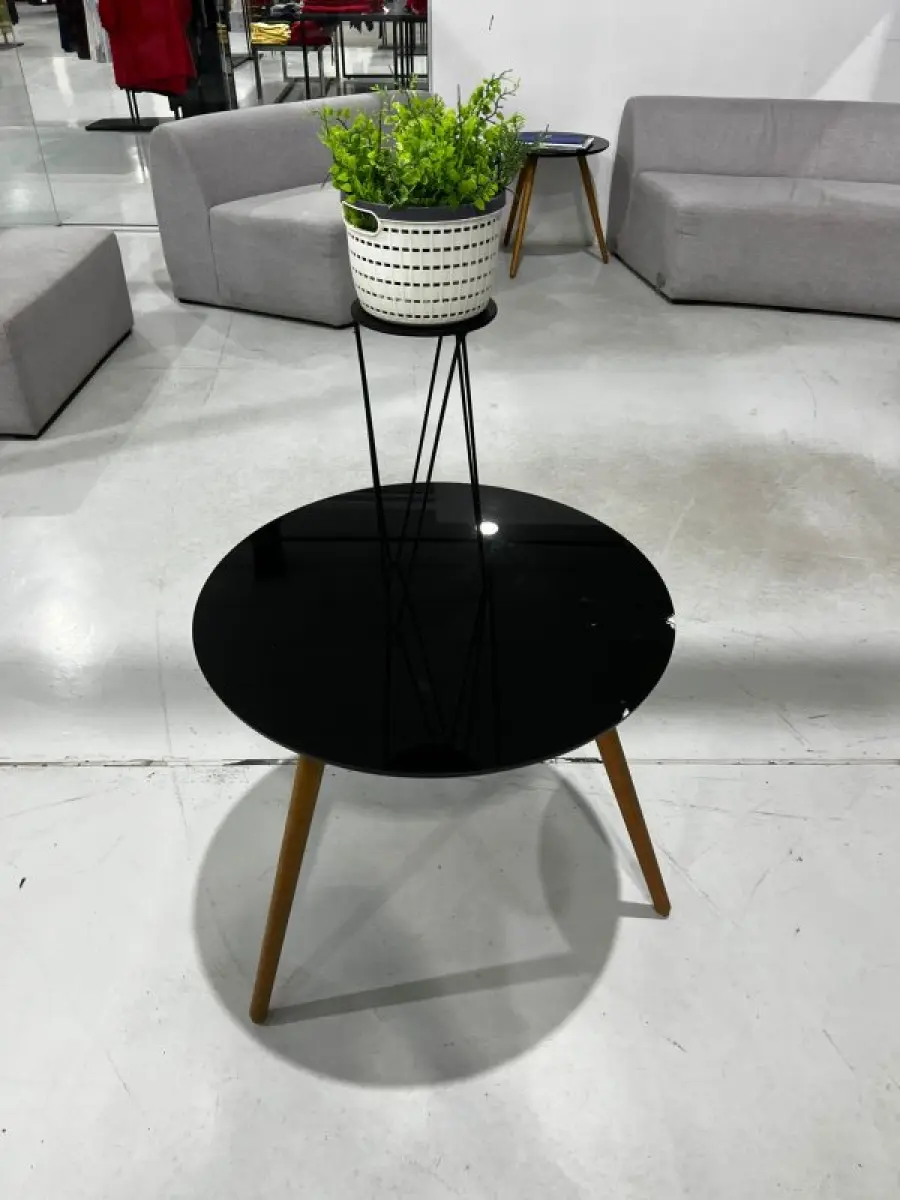 LOTE 003 - Lote de moveis, roupas