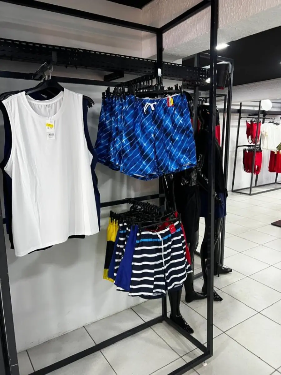 LOTE 004 - Roupas, moveis, eletrônicos