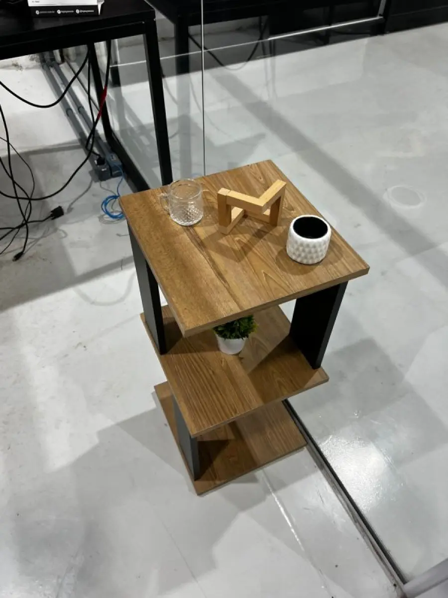 LOTE 003 - Lote de moveis, roupas