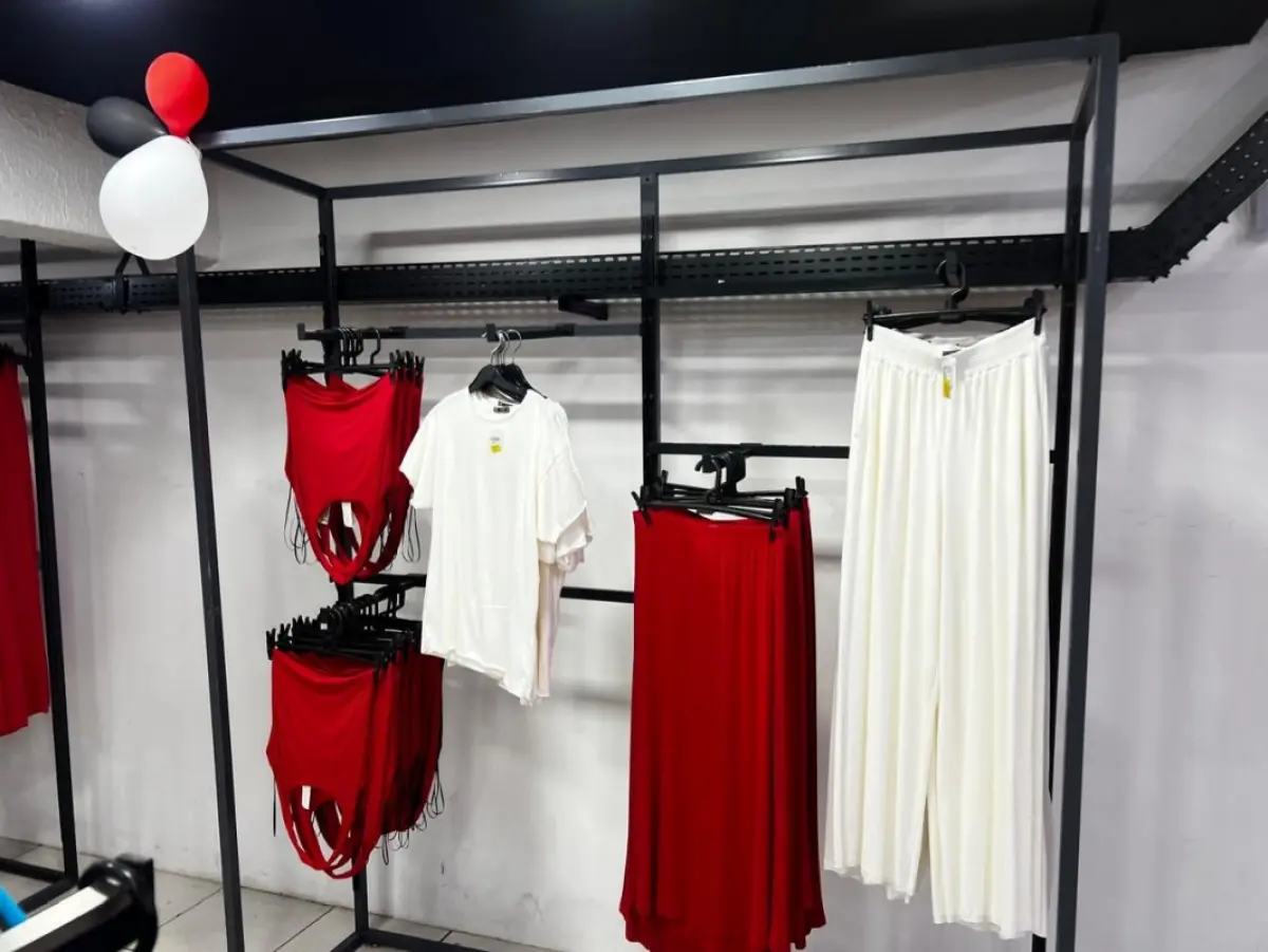 LOTE 004 - Roupas, moveis, eletrônicos