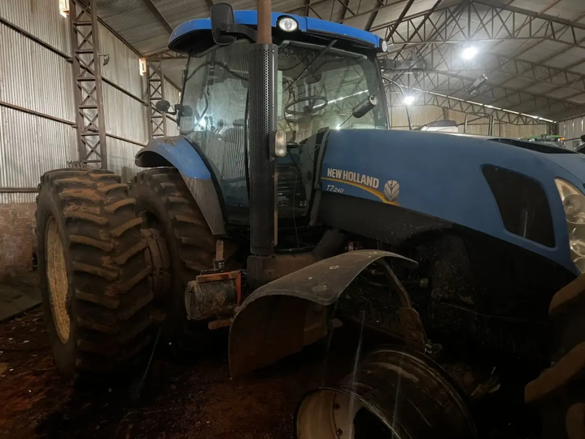 LOTE 161 - Trator T-7 240 4x4 - sem placa