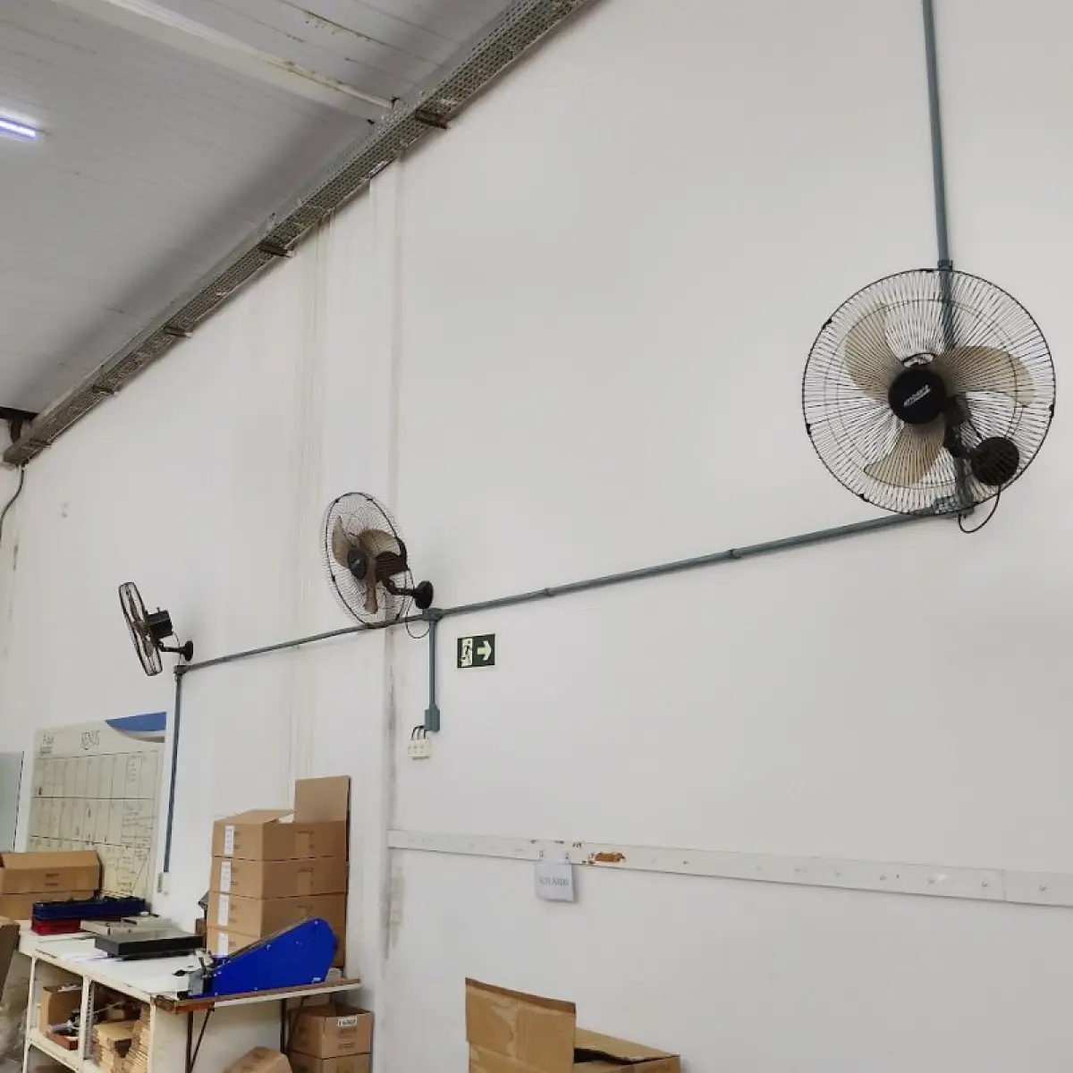 LOTE 012 - térreo - móveis equip de esc e informat