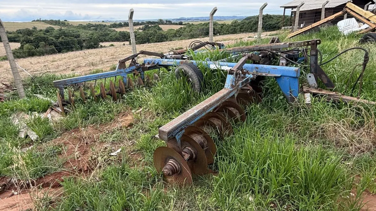 LOTE 126 - Lote/sucata grade niveladora azul