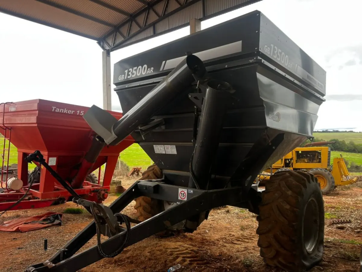 LOTE 105 - 01 Graneleiro GB 13500 AR 12000 BACKER cinza