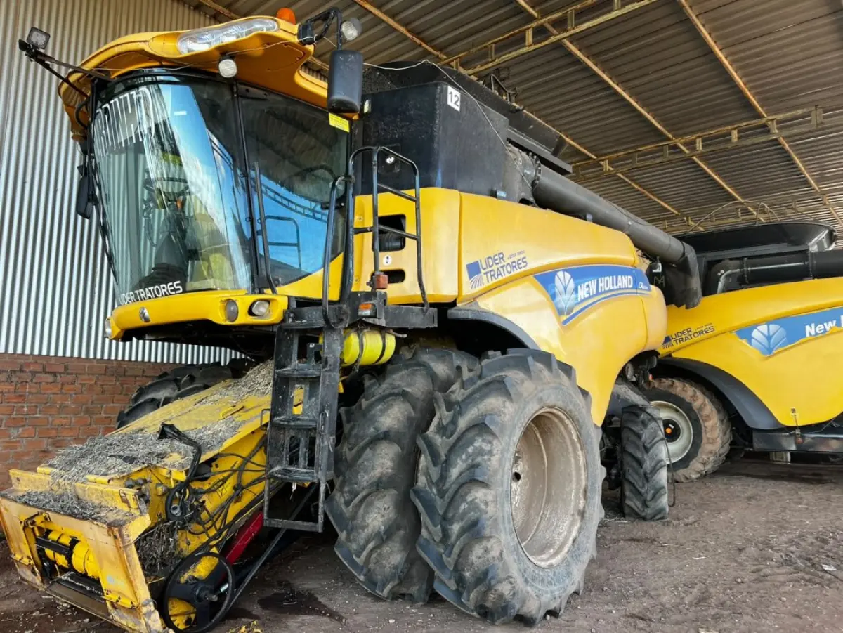 LOTE 100 - 01 Colheitadeira CR 6080 New Holland, ano 2015 JHFY6080020J204360 (UNIFICADO COM O LOTE 104)