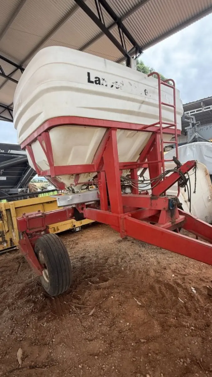 LOTE 113 - 01 Semeador Lancer vermelha