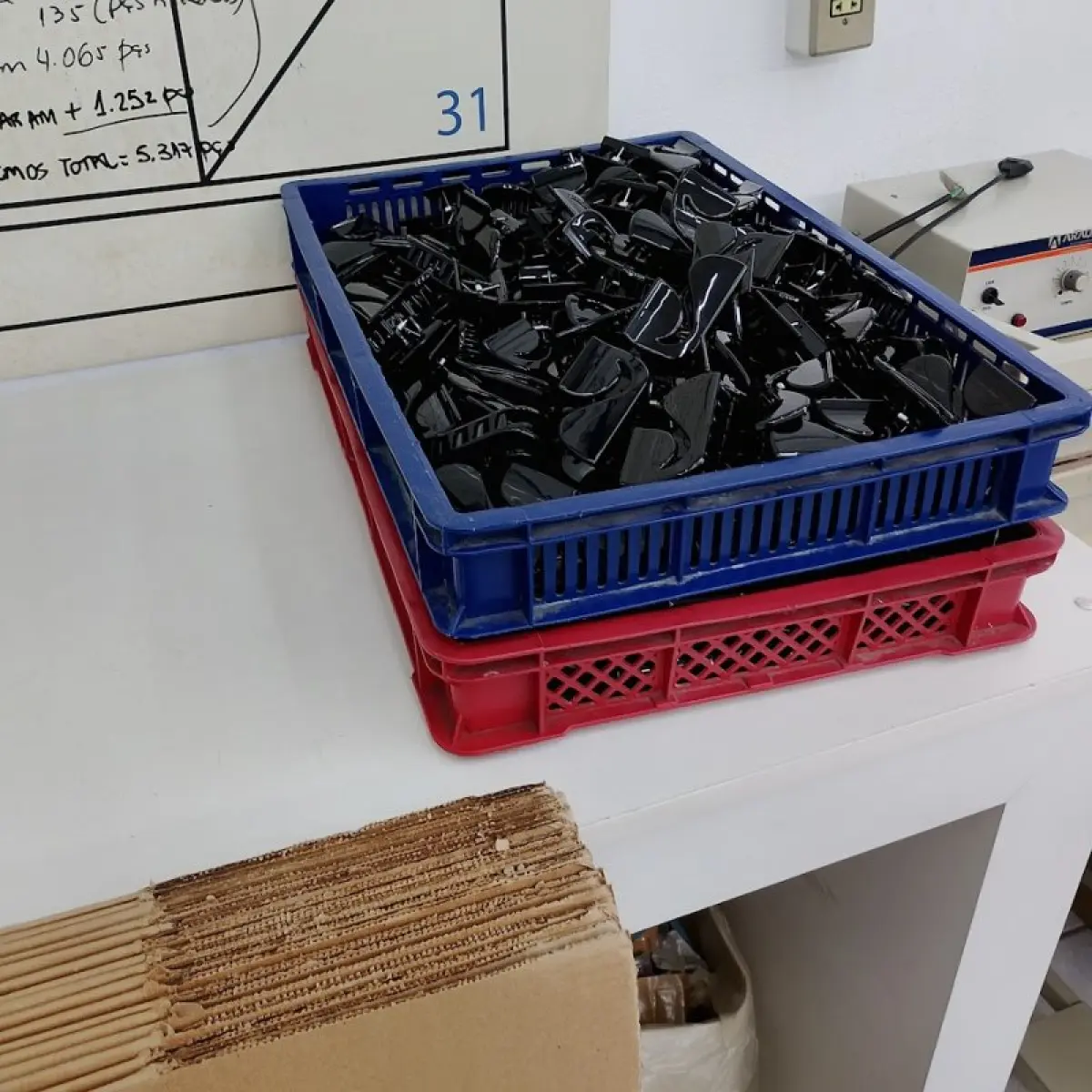 LOTE 012 - térreo - móveis equip de esc e informat