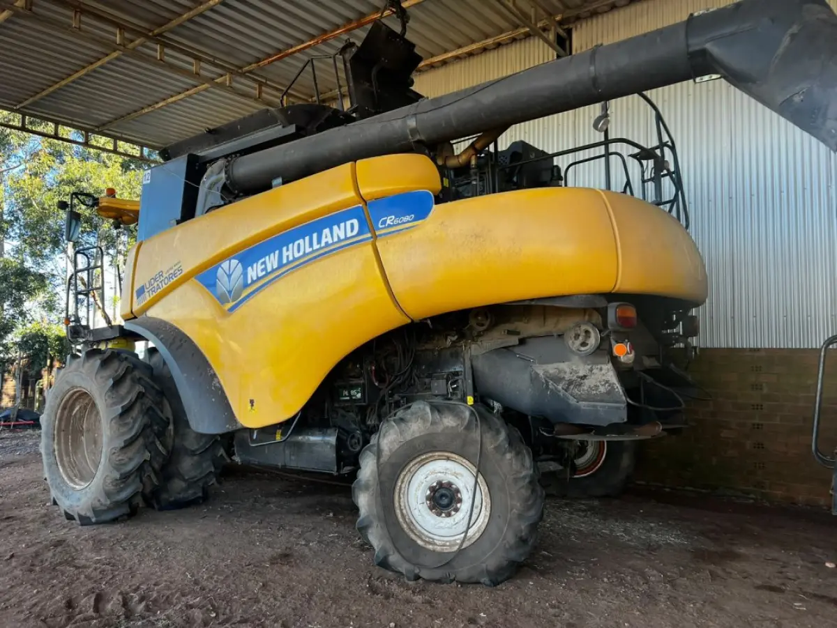 LOTE 100 - 01 Colheitadeira CR 6080 New Holland, ano 2015 JHFY6080020J204360 (UNIFICADO COM O LOTE 104)