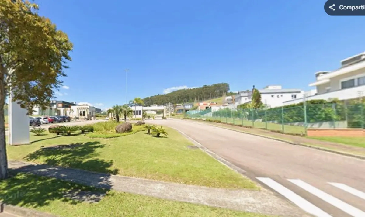 LOTE 000 - A fração de 50% sobre a unidade autônoma residencial 395 do condomínio Alphaville Porto Alegre Sul