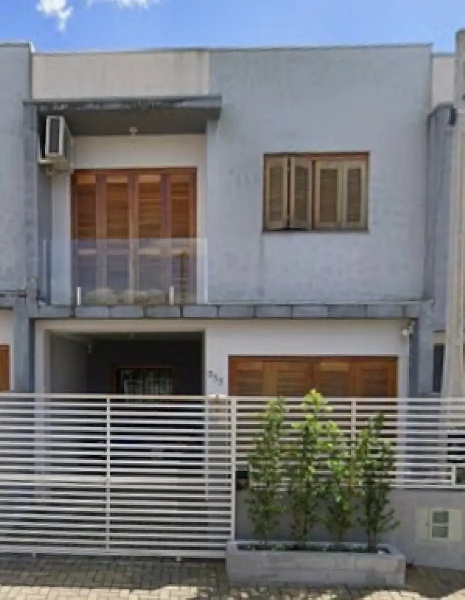 LOTE 002 - imóvel de matrícula nº 47.822 do Registro de Imóveis de Estância Velha/RS. IMÓVEL: Um prédio residencial de alvenaria, em dois pavimentos, sob nº 355 da Rua Alegrete, esquina com a Rua Livramento