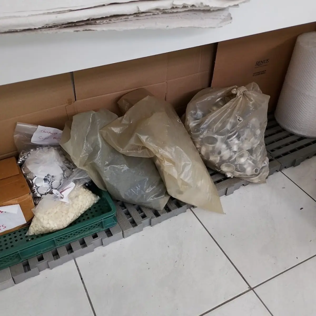 LOTE 012 - térreo - móveis equip de esc e informat