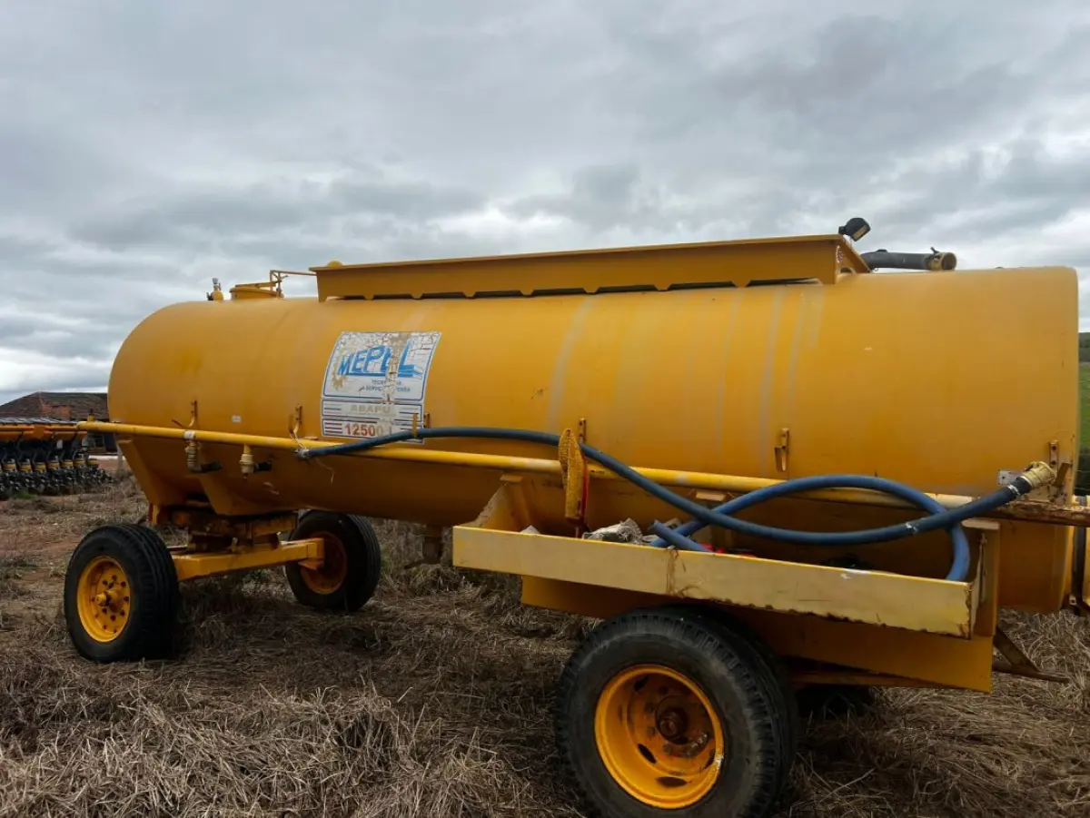 LOTE 165 - Tanque amarelo Mepel capacidade 12.500 litros 