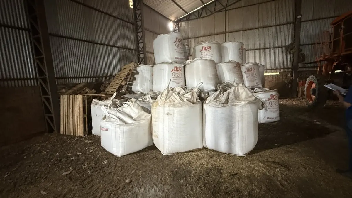 LOTE 074 - 50 bags (aproximadamente) de fertilizantes - calcário para o solo