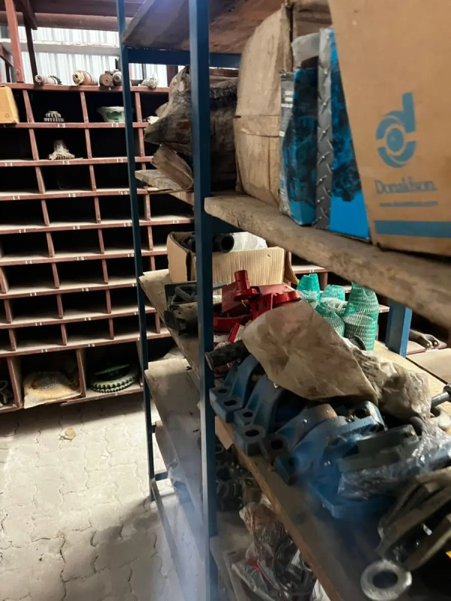 LOTE 001 - Lote com peças diversas para plantadeiras, tratores, colheitadeiras