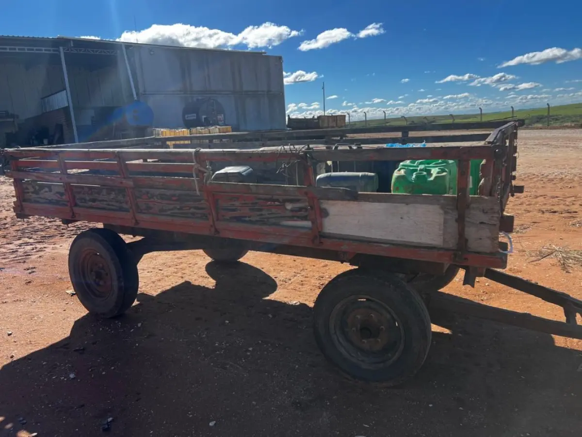 LOTE 180 - Reboque 4 rodas