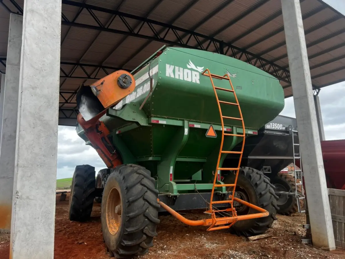 LOTE 107 - 01 Graneleiro (verde) KHOR 26000 (Strong Line) c/4 rodas
