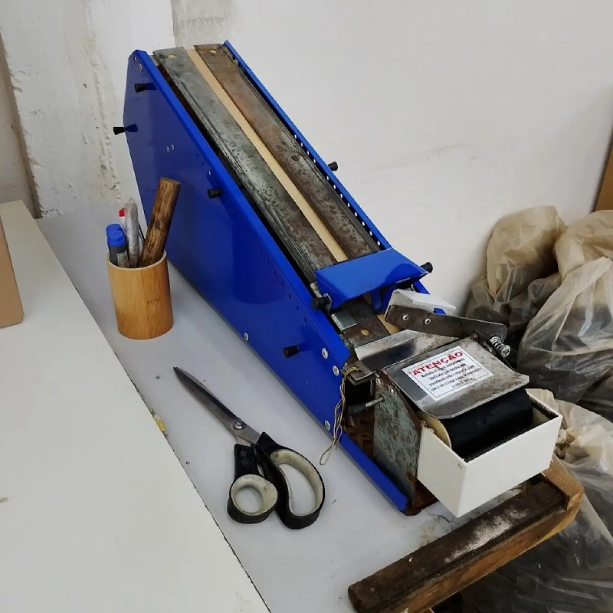 LOTE 012 - térreo - móveis equip de esc e informat